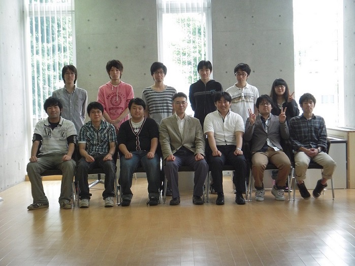 研究室学部生集合写真13