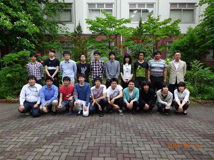 研究室学部生集合写真16